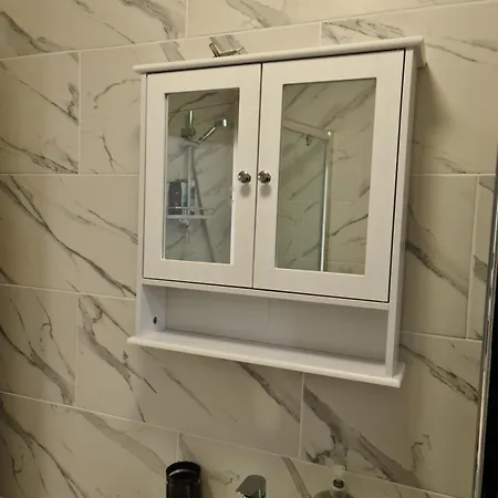 Detached Flat In Leeds, Free Wifi And Parking, Pool Table, 75 Inch Tv, Netflix Lägenhet *
