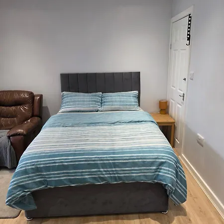 Lägenhet Detached Flat In Leeds, Free Wifi And Parking, Pool Table, 75 Inch Tv, Netflix *