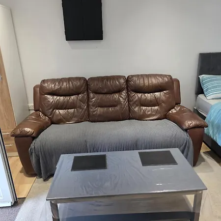 Detached Flat In Leeds, Free Wifi And Parking, Pool Table, 75 Inch Tv, Netflix Lägenhet *