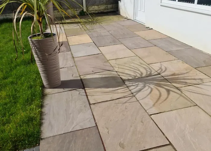 Detached Flat In Leeds, Free Wifi And Parking, Pool Table, 75 Inch Tv, Netflix * Лідс