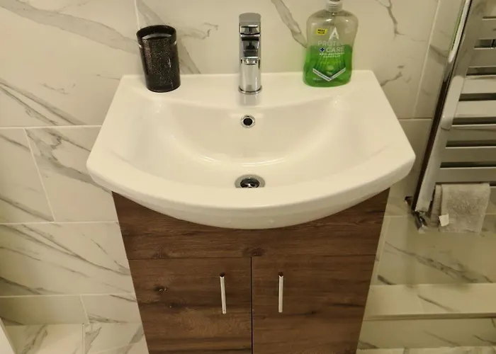 Detached Flat In Leeds, Free Wifi And Parking, Pool Table, 75 Inch Tv, Netflix Апартаменти *