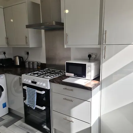 Detached Flat In Leeds, Free Wifi And Parking, Pool Table, 75 Inch Tv, Netflix *