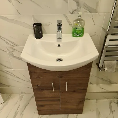 Detached Flat In Leeds, Free Wifi And Parking, Pool Table, 75 Inch Tv, Netflix Lägenhet *