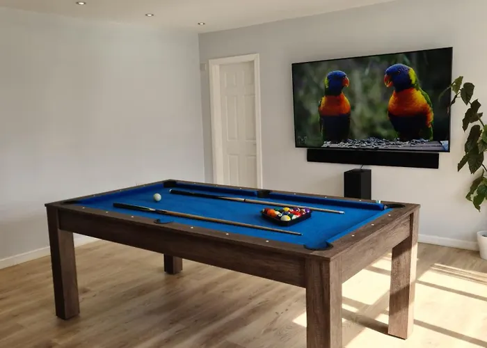 Detached Flat In Leeds, Free Wifi And Parking, Pool Table, 75 Inch Tv, Netflix Leeds (West Yorkshire)